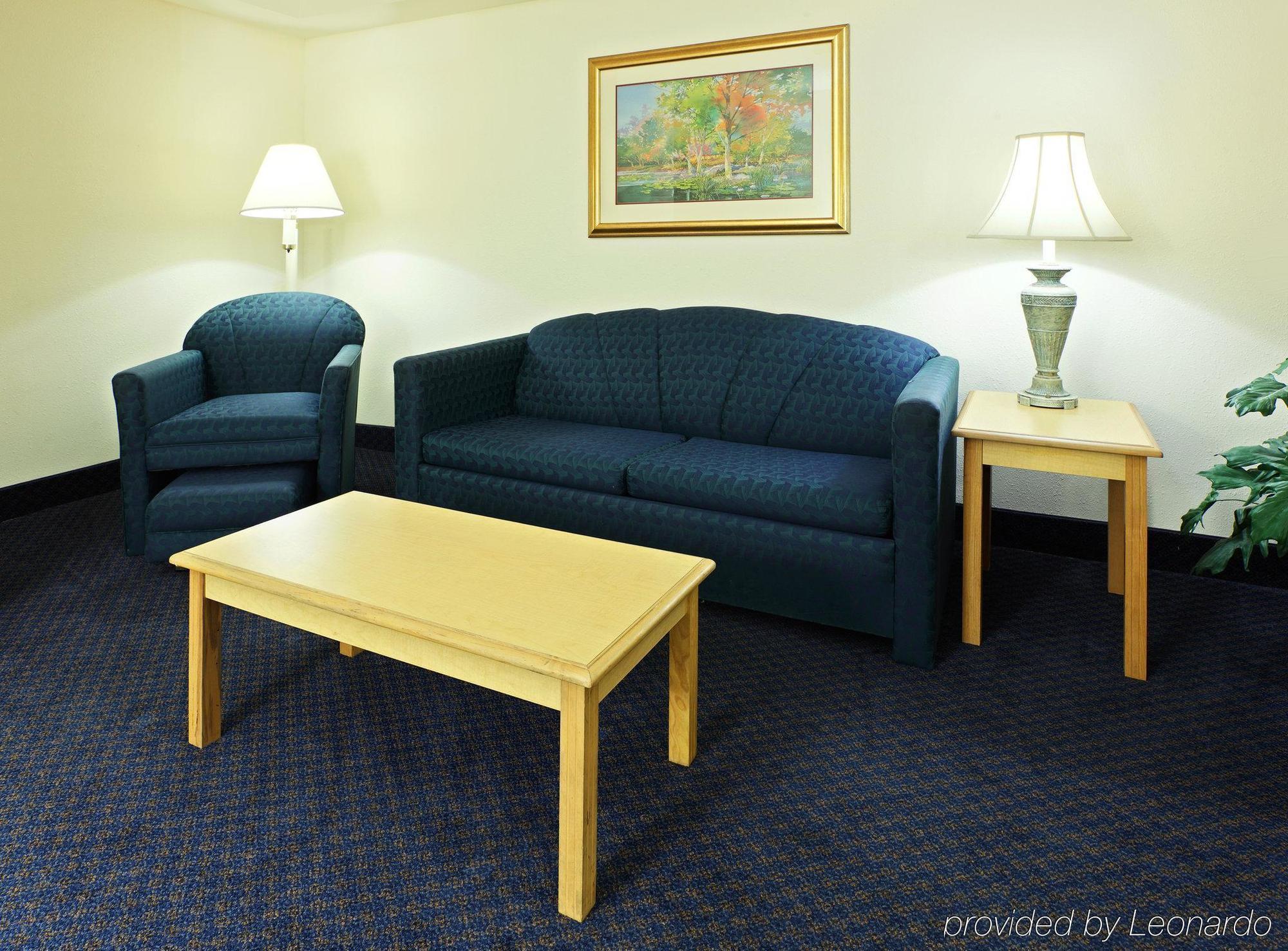 Holiday Inn Express & Suites Fayetteville University Of Arkansas Area By Ihg Rum bild