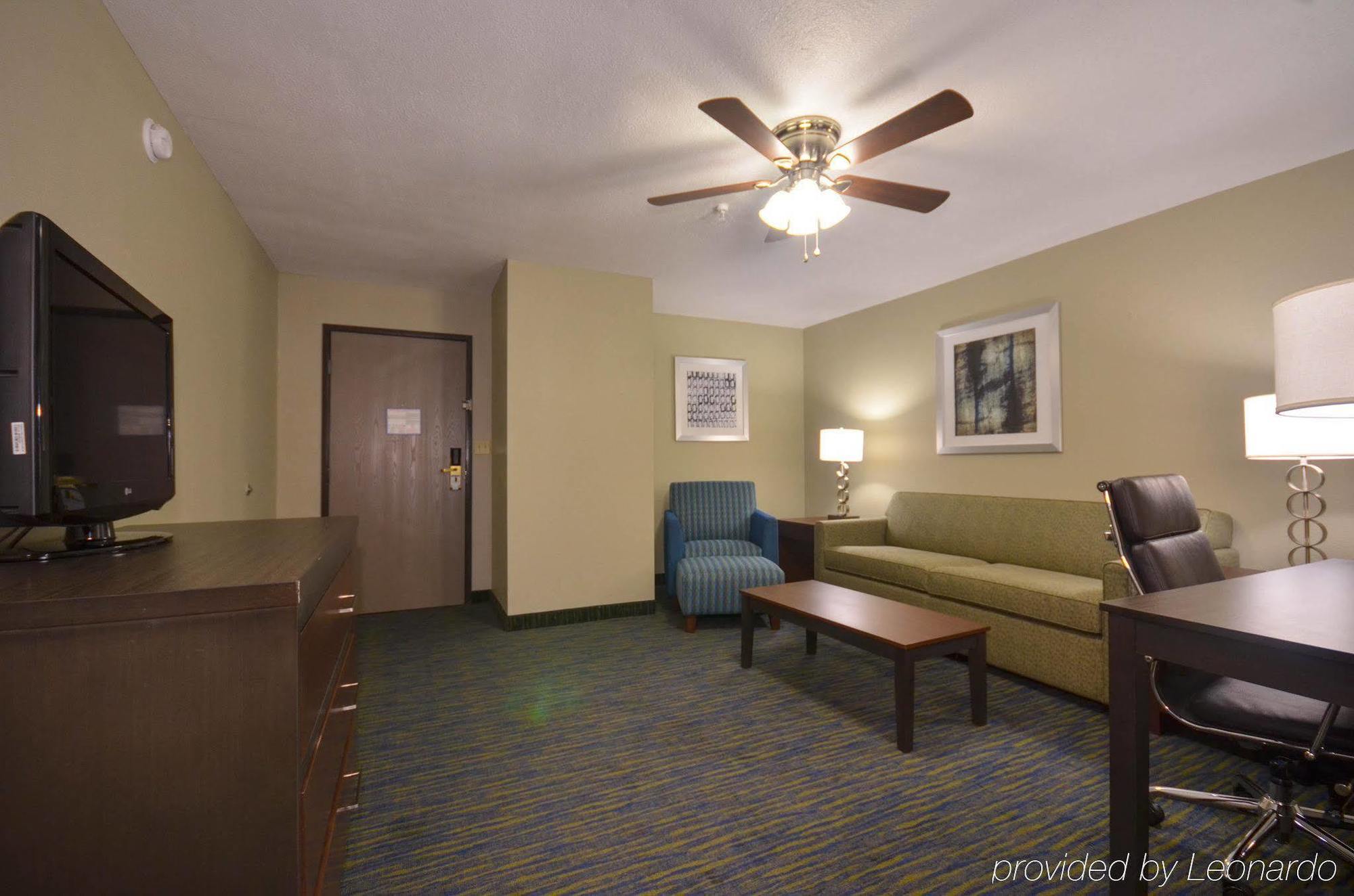 Holiday Inn Express & Suites Fayetteville University Of Arkansas Area By Ihg Exteriör bild